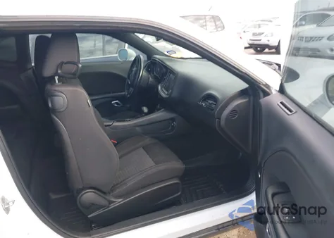 2015 Dodge Challenger Sxt z USA, uszkodzony, nr VIN 2C3CDZAG4FH724445